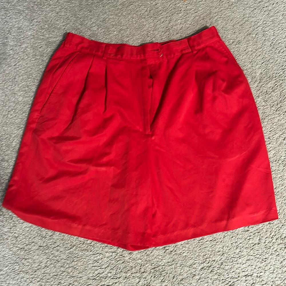 Izod Ladies red golf shorts size 12. Good
Condition